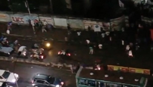 সংঘর্ষের ৩ ঘণ্টা পর নিউমার্কেট এলাকায় যান চলাচল শুরু