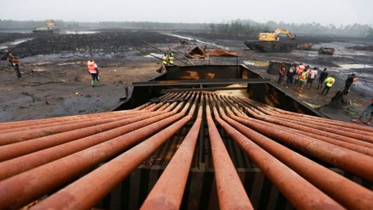 নাইজেরিয়ার অবৈধ তেল শোধনাগারে বিস্ফোরণ, নিহত শতাধিক