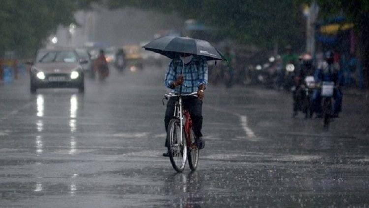 রাজধানীতে স্বস্তির বৃষ্টি, সঙ্গে কালবৈশাখি ঝড়