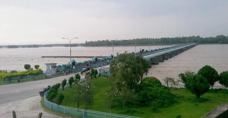 নীলফামারীতে কমতে শুরু করেছে তিস্তার পানি