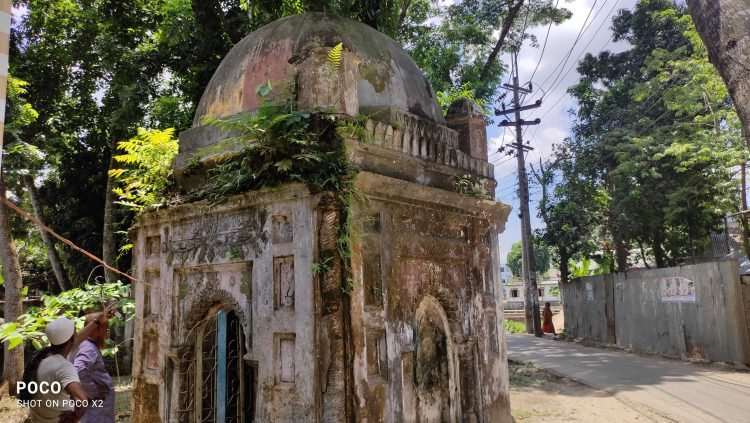 দেশের সবচেয়ে ‘ছোট’ মসজিদ গাইবান্ধায়