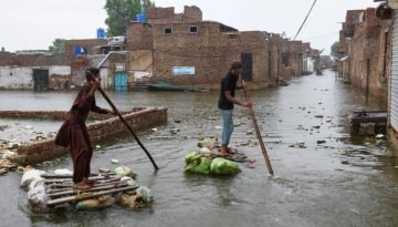 পাকিস্তানে মৃতের সংখ্যা হাজার ছাড়াল, সেনা মোতায়েনের দাবি