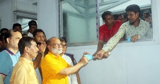 বঙ্গমাতা সেতুতে যান চলাচল শুরু, প্রথম টোল দিলেন প্রাণিসম্পদ মন্ত্রী