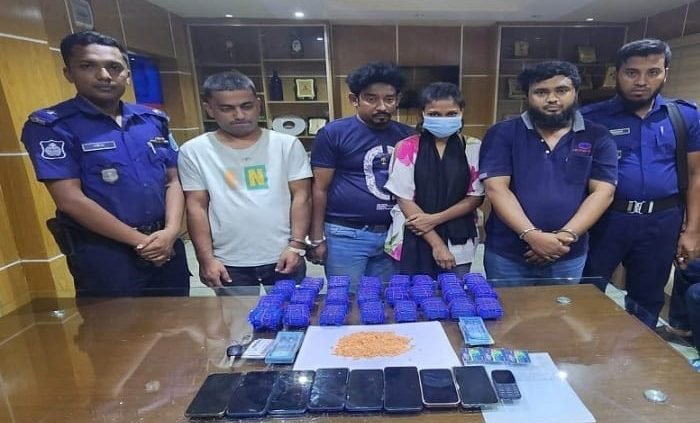 নারায়ণগঞ্জ বিপুল পরিমাণ ইয়াবা সহ গ্রেফতার ৪