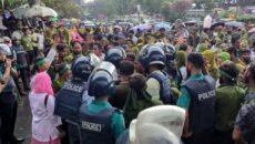 ব্যারিকেড সরিয়ে শাহবাগ মোড় অবরোধ নার্সিং শিক্ষার্থীদে