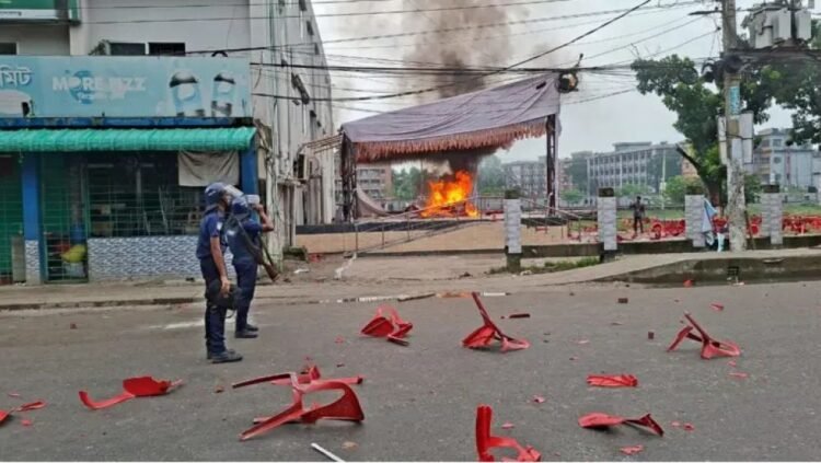 পরিস্থিতি নিয়ন্ত্রণে সেনাবাহিনী, পুলিশের পাশাপাশি ৪ প্লাটুন বিজিবি মোতায়েন করা হয়েছে।