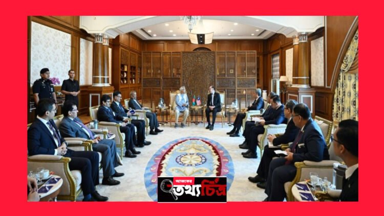 মালয়েশিয়ার প্রধানমন্ত্রীর সঙ্গে প্রধান উপদেষ্টার দ্বিপক্ষীয় বৈঠক চলছে