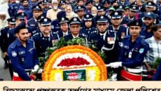 বিজয়স্তম্ভে পুষ্পস্তবক অর্পণের মাধ্যমে জেলা পুলিশের বিনম্র শ্রদ্ধা